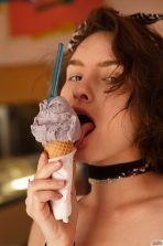 zishy gigi matthews sweet upskirt spot 5