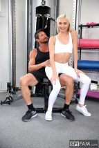 StepDadGivesStepDaughterPussyWorkOut SPF 02