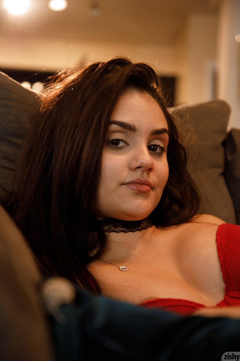 zishy eloisa guerra thristy little devil 11
