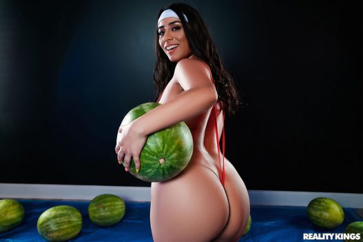 CURVY TEEN VIOLET MYERS SHOWS OFF HER MELLONS 1