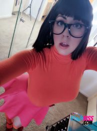 kayla kiss velma cosplay 3